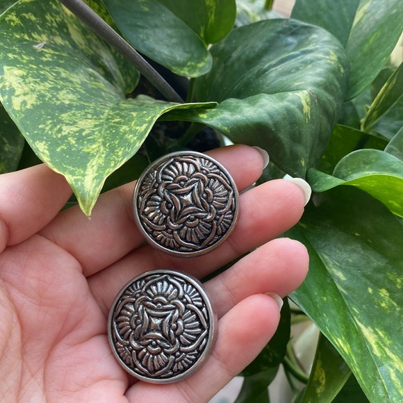 Vintage Clip On Earrings Sliver with Pattern Circle